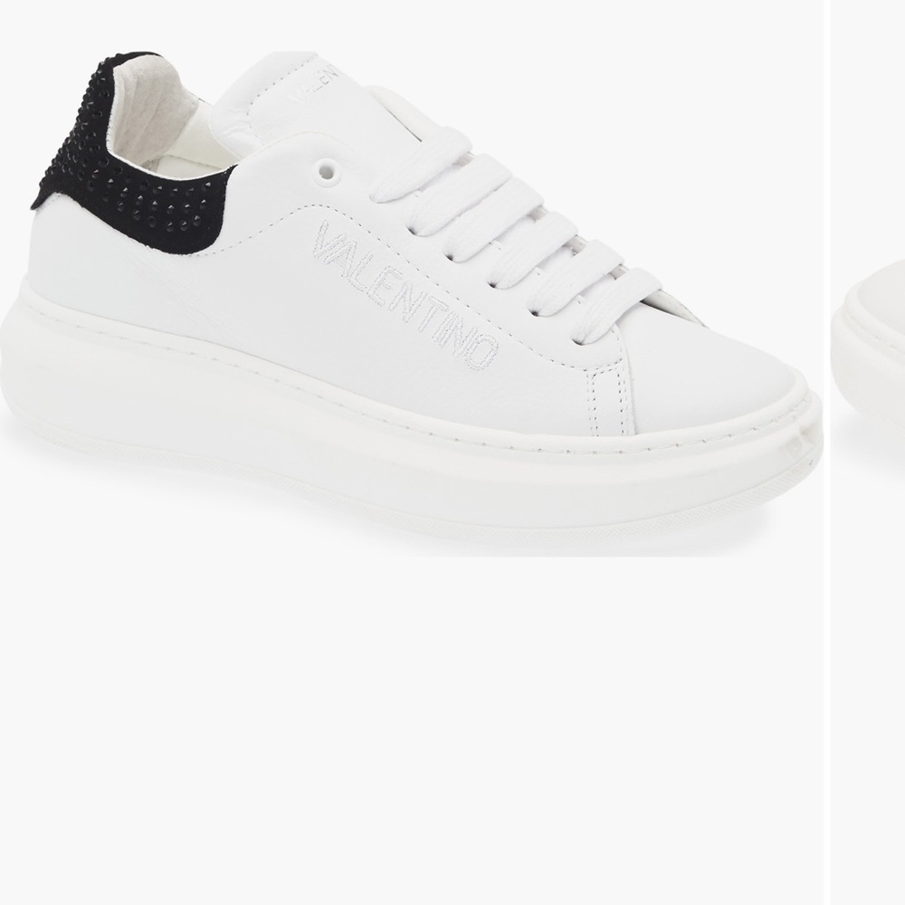 NEVER WORN Valentino White and Black Studded Sneakers 👟🛍️